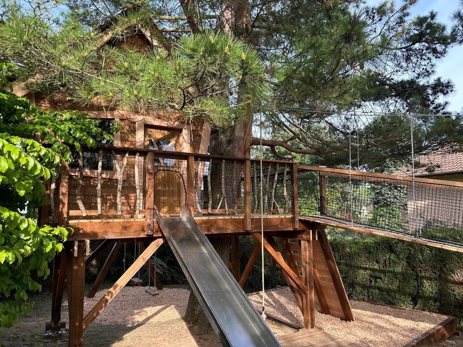Cabane féérique au bord du Lac Léman