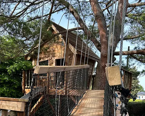Cabane féérique au bord du Lac Léman